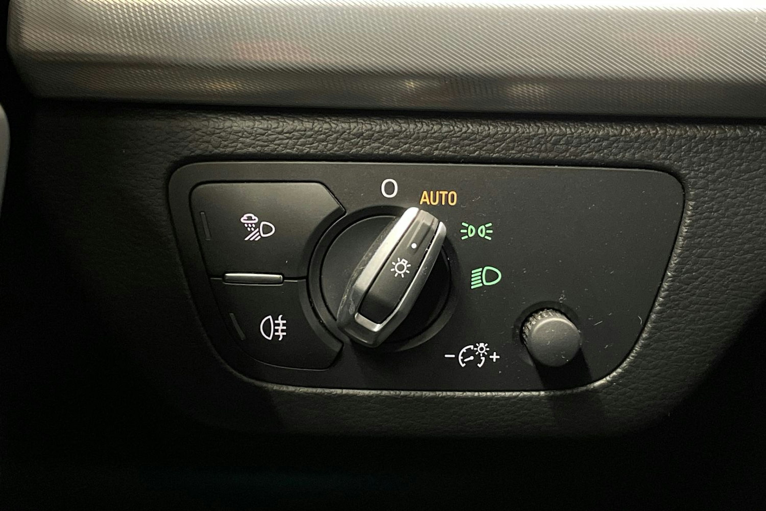 met. sininen Audi Q5 2020 kuva 21.