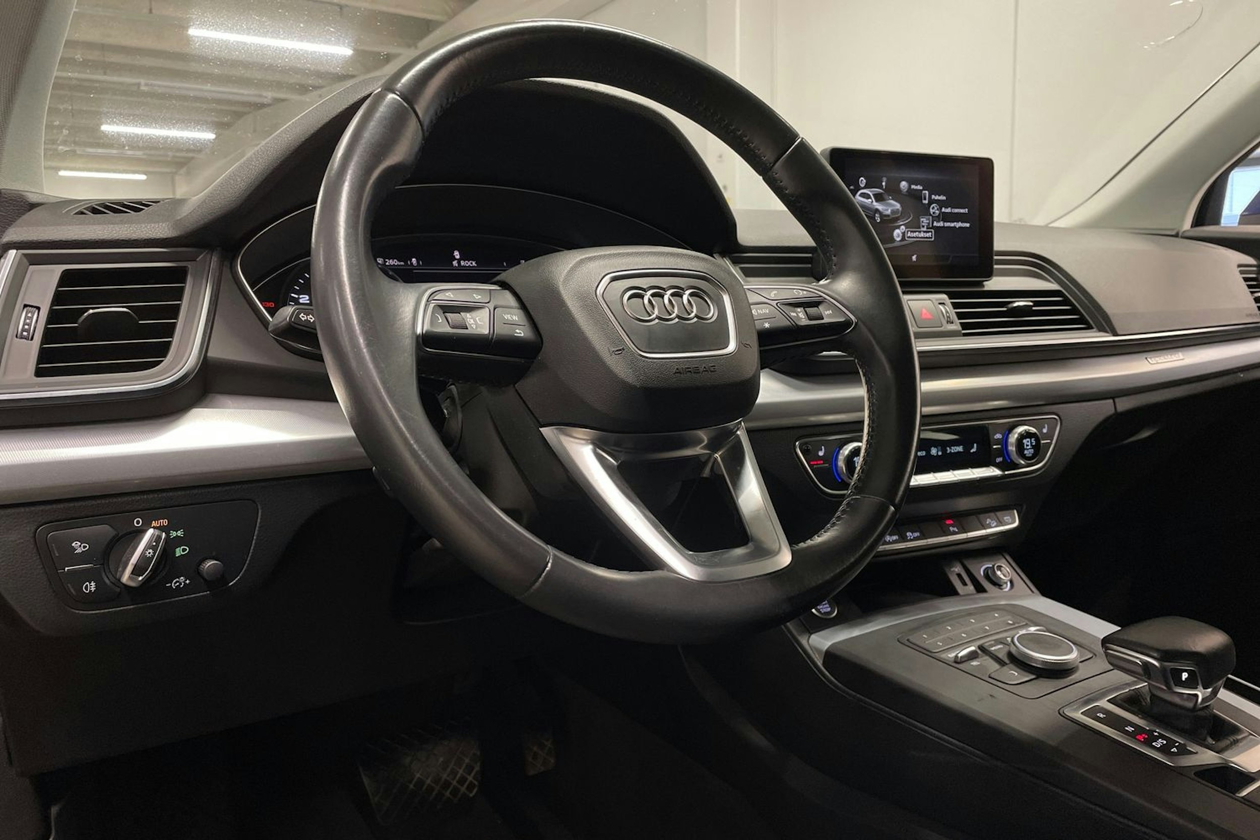 met. sininen Audi Q5 2020 kuva 25.