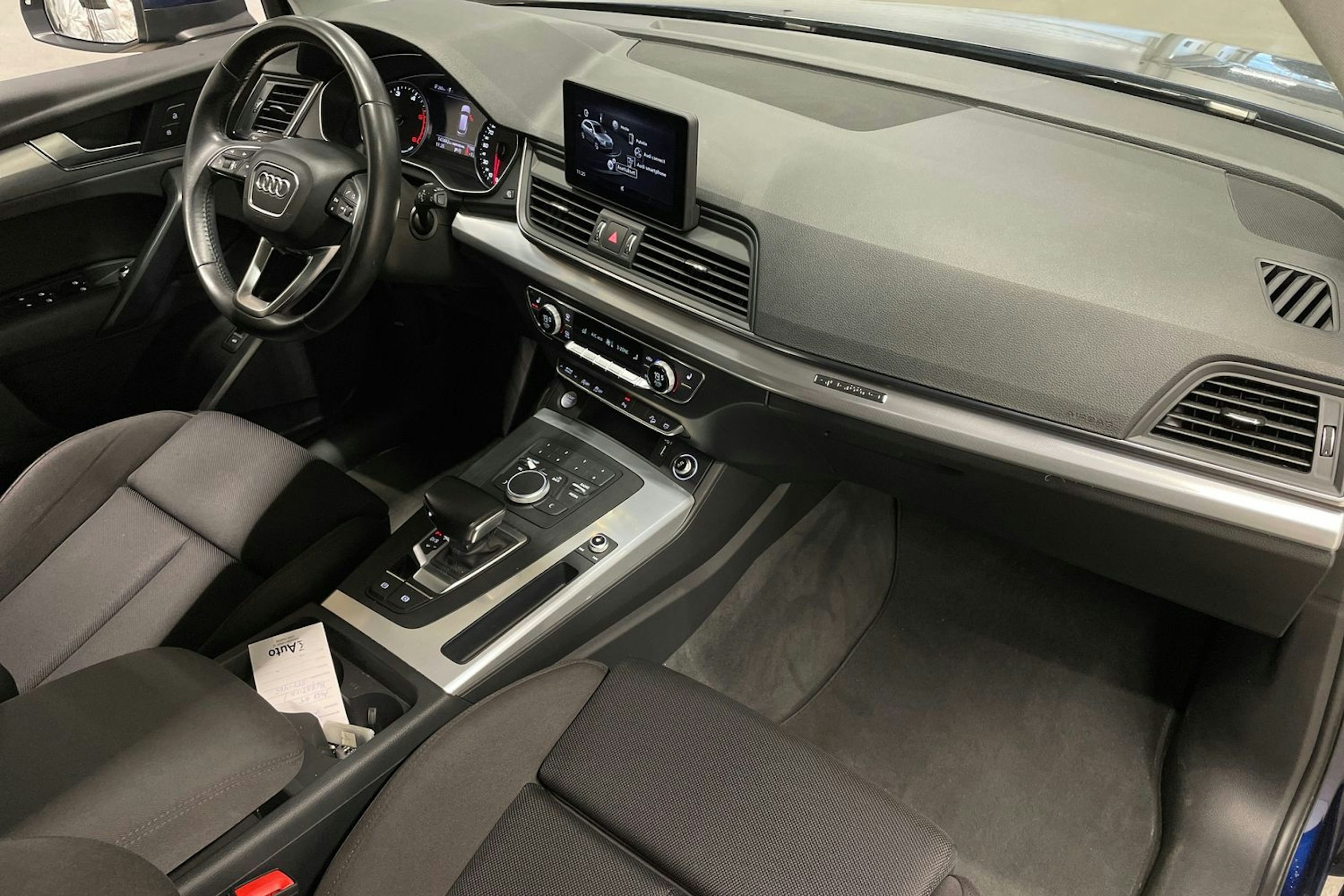 met. sininen Audi Q5 2020 kuva 27.