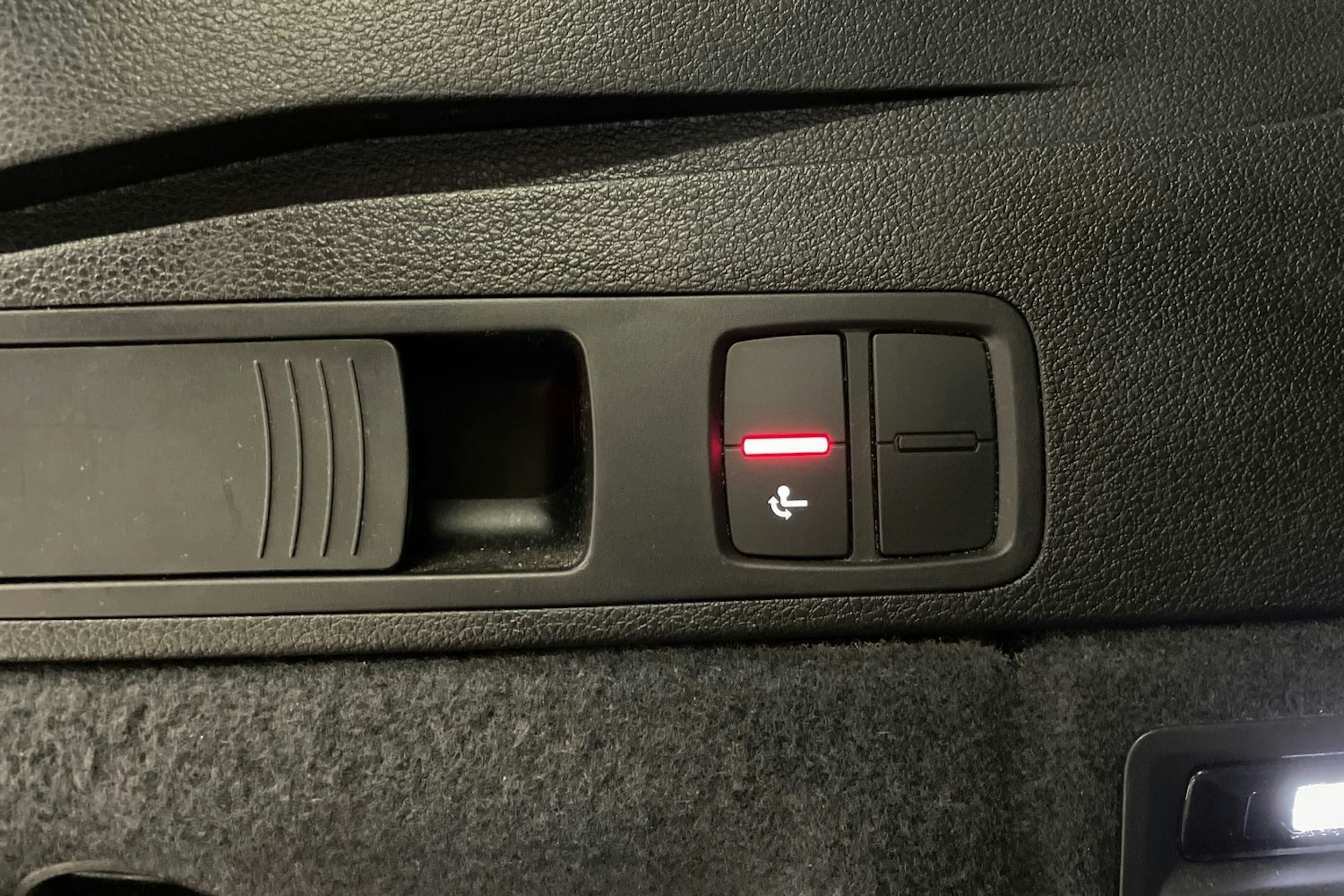 met. sininen Audi Q5 2020 kuva 28.