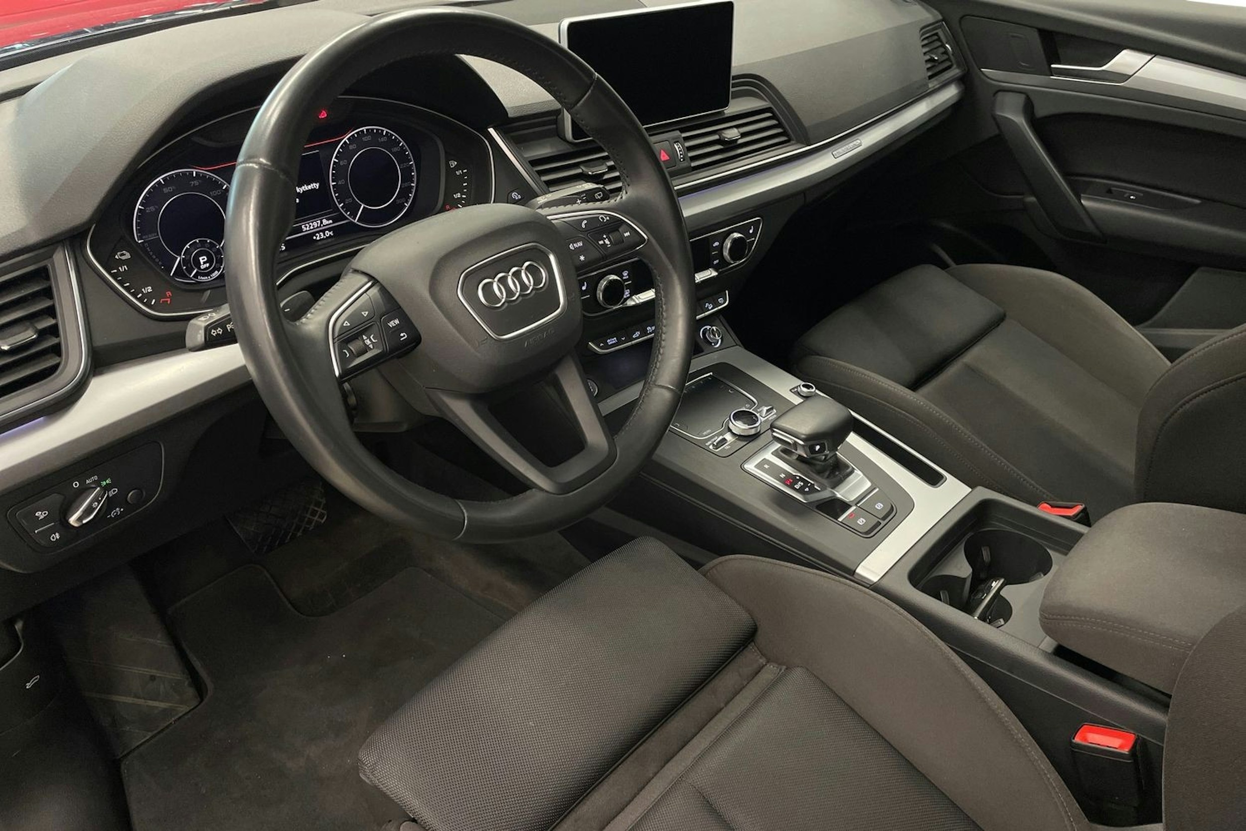Sininen Audi Q5 2020 kuva 7.