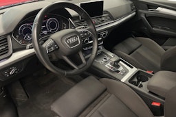 Sininen Audi Q5 2020 kuva 7.