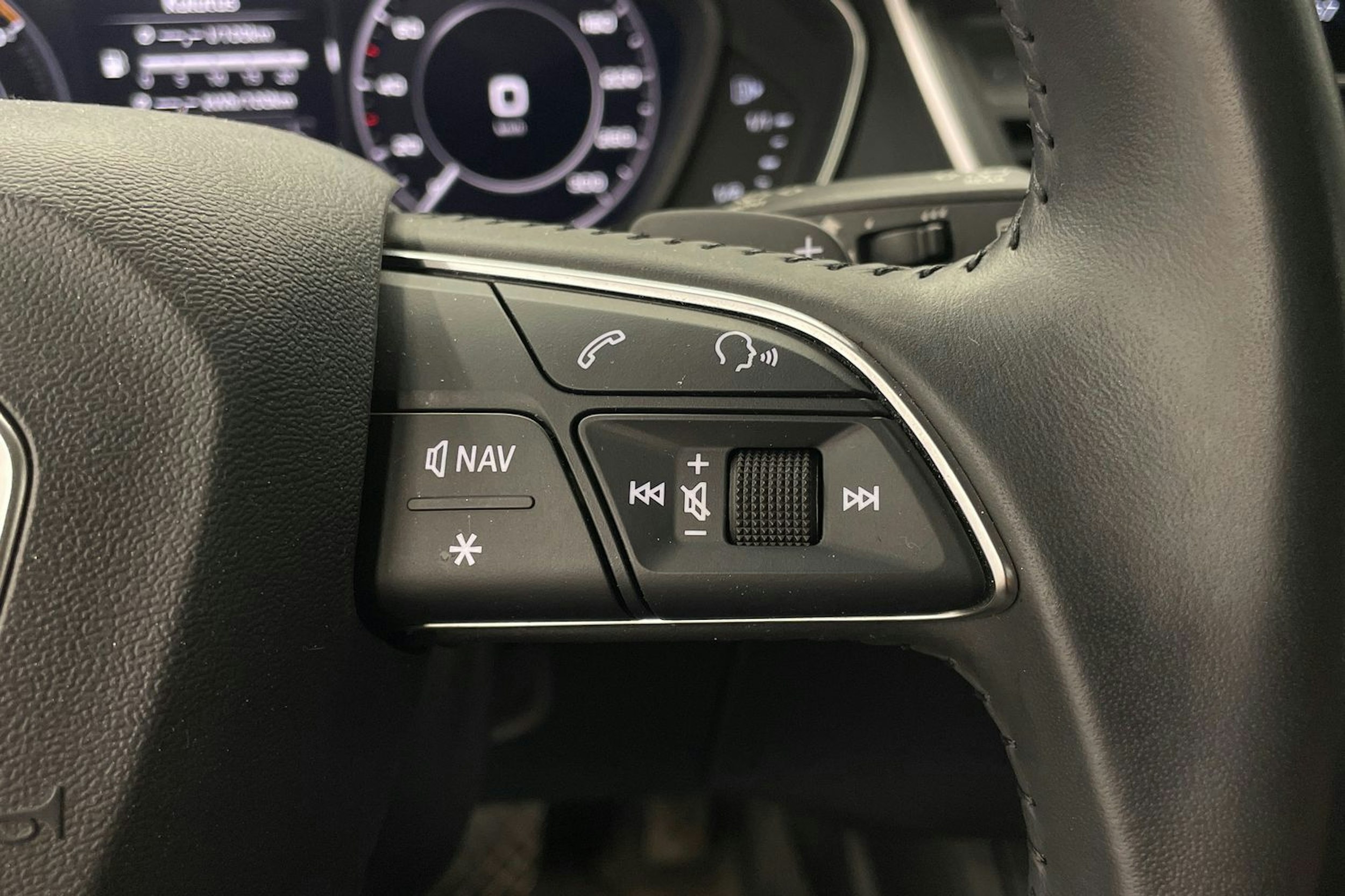 Sininen Audi Q5 2020 kuva 17.