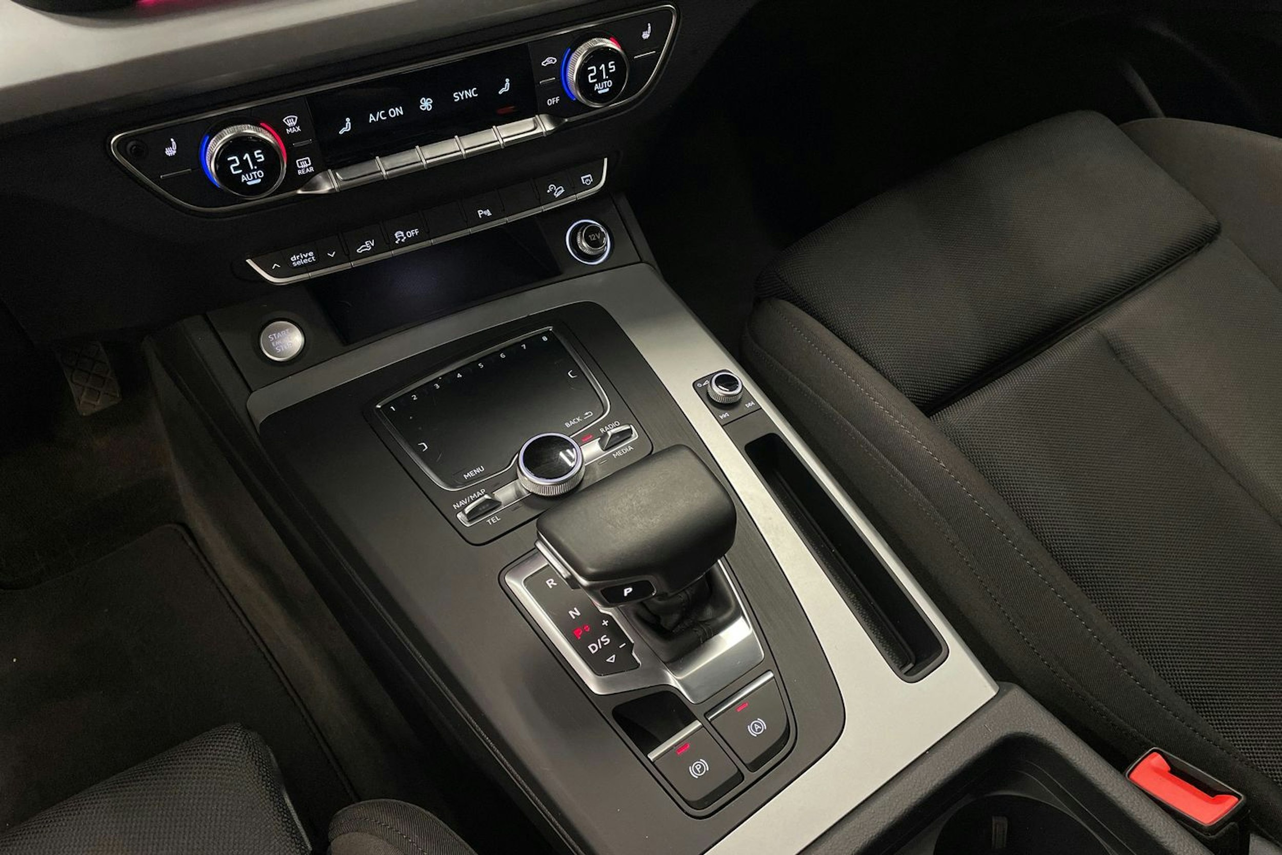 Sininen Audi Q5 2020 kuva 20.