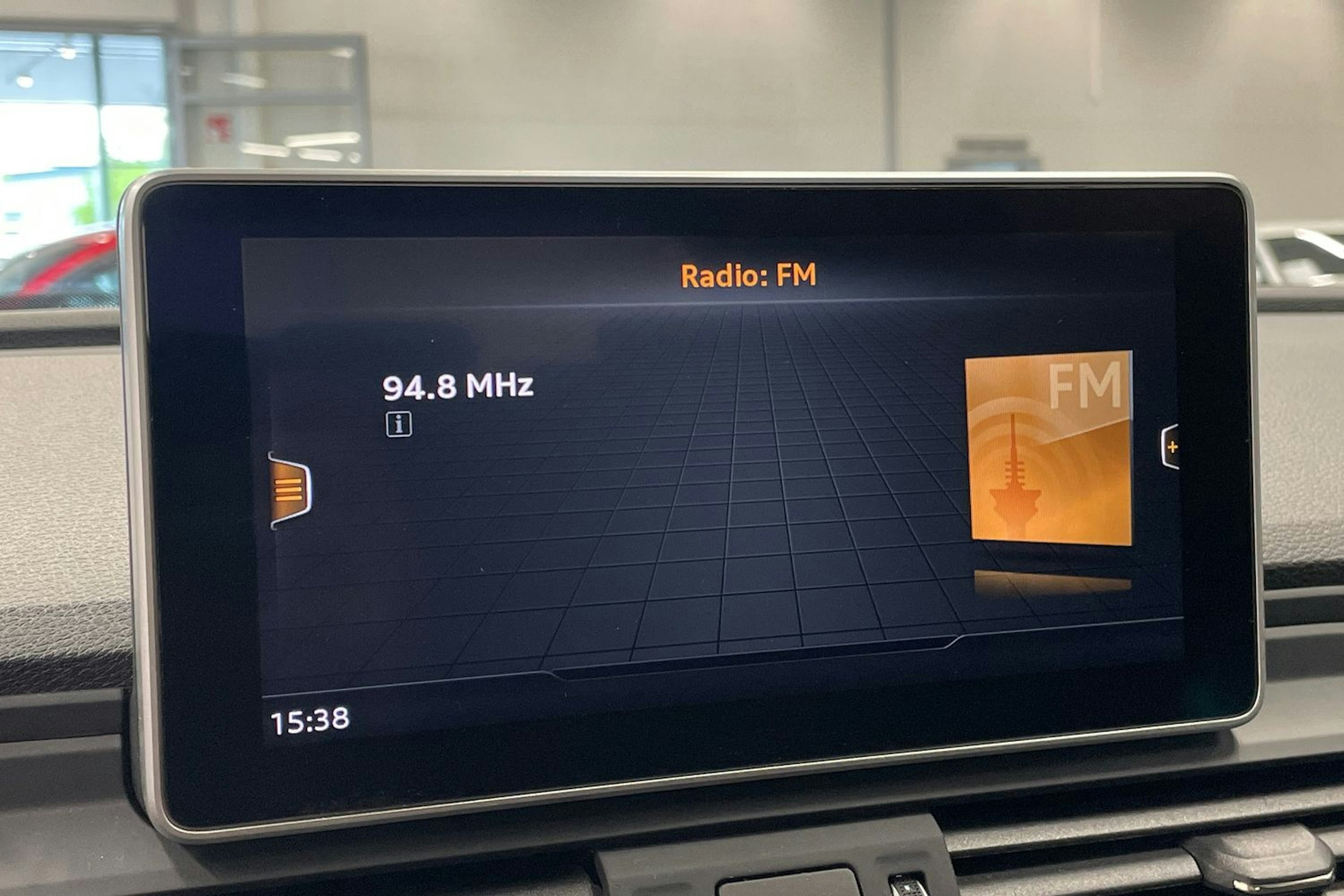 Sininen Audi Q5 2020 kuva 22.