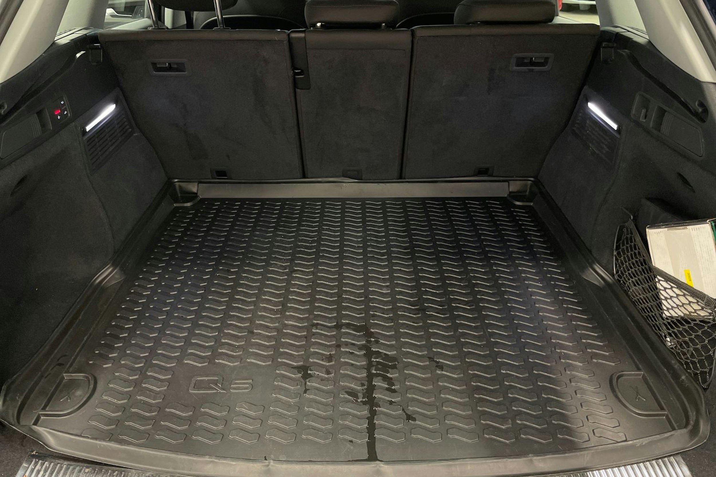 Sininen Audi Q5 2020 kuva 24.