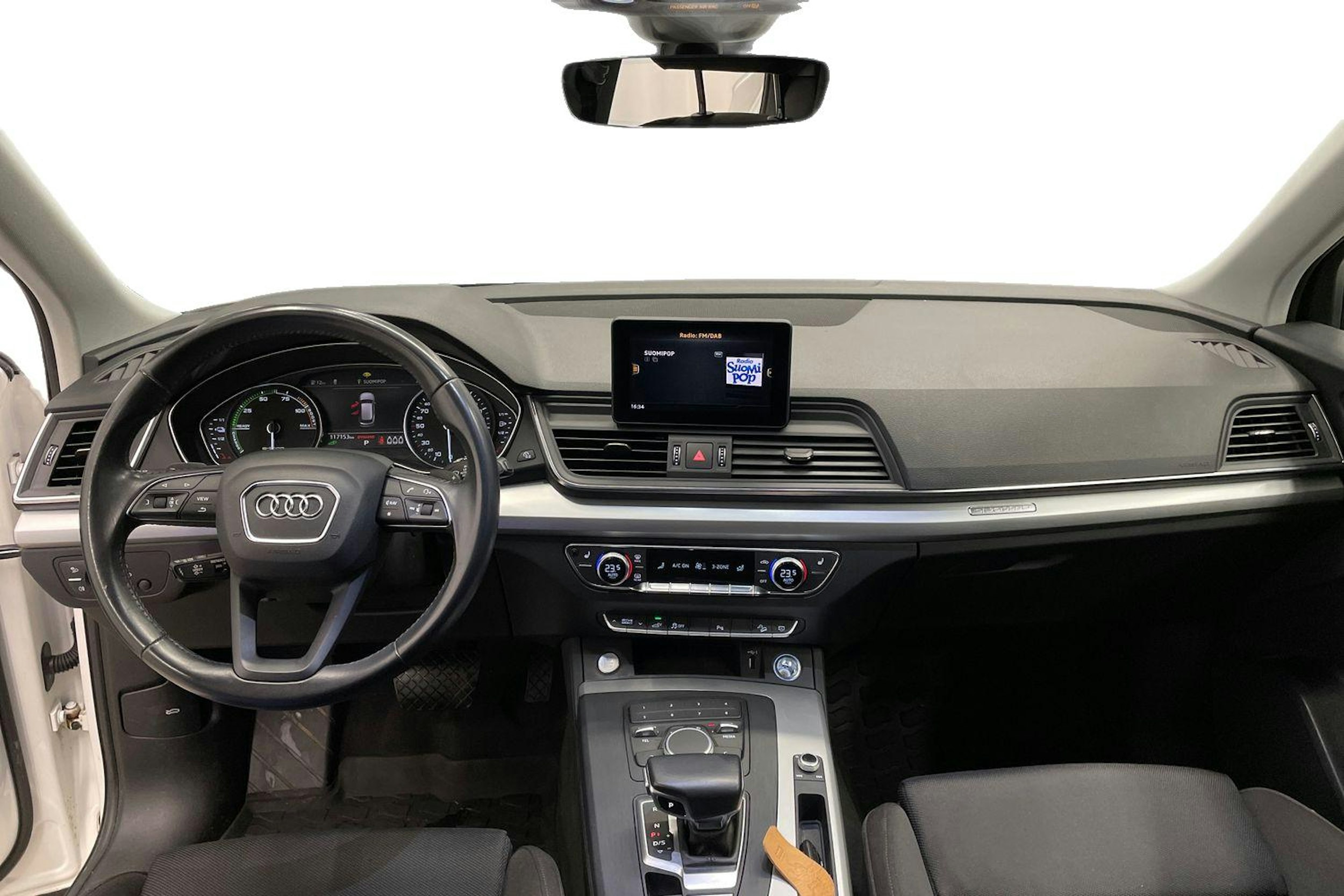 Valkoinen Audi Q5 2020 kuva 7.