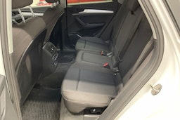 Valkoinen Audi Q5 2020 kuva 8.