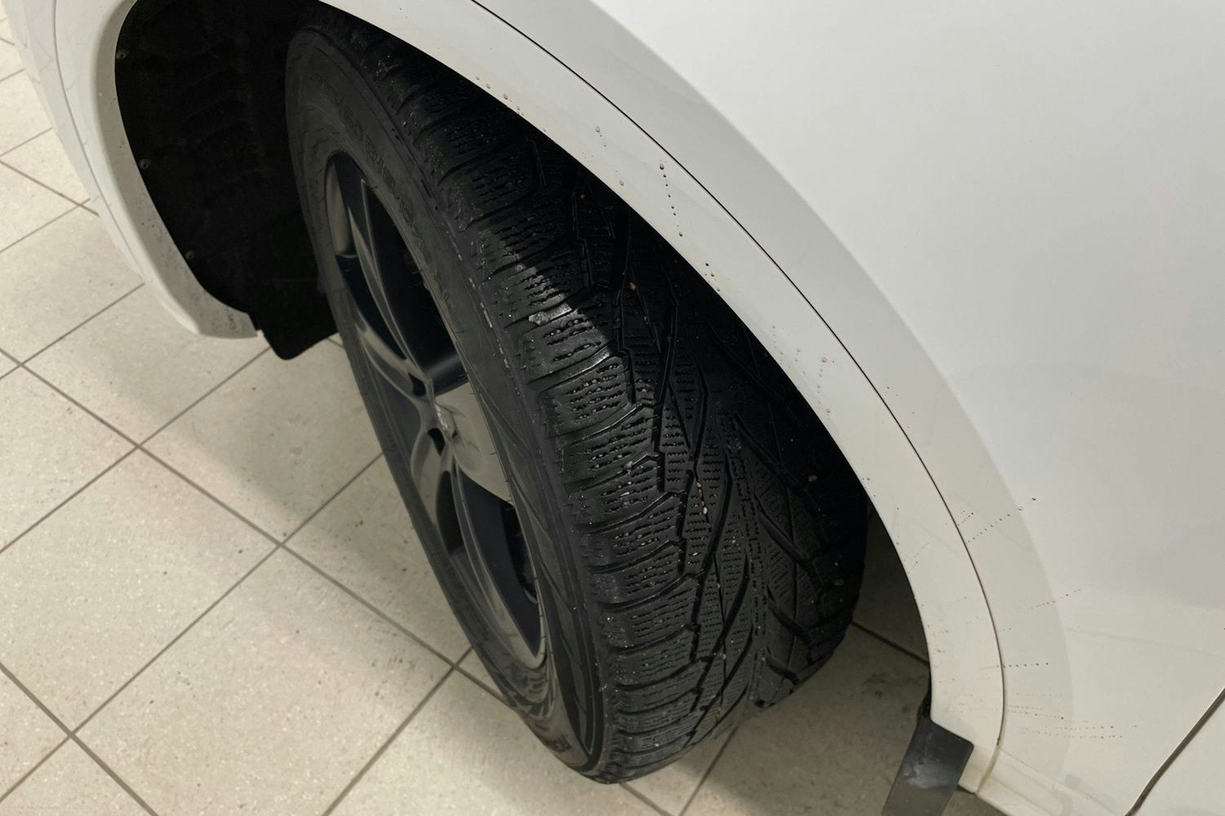 Valkoinen Audi Q5 2020 kuva 10.