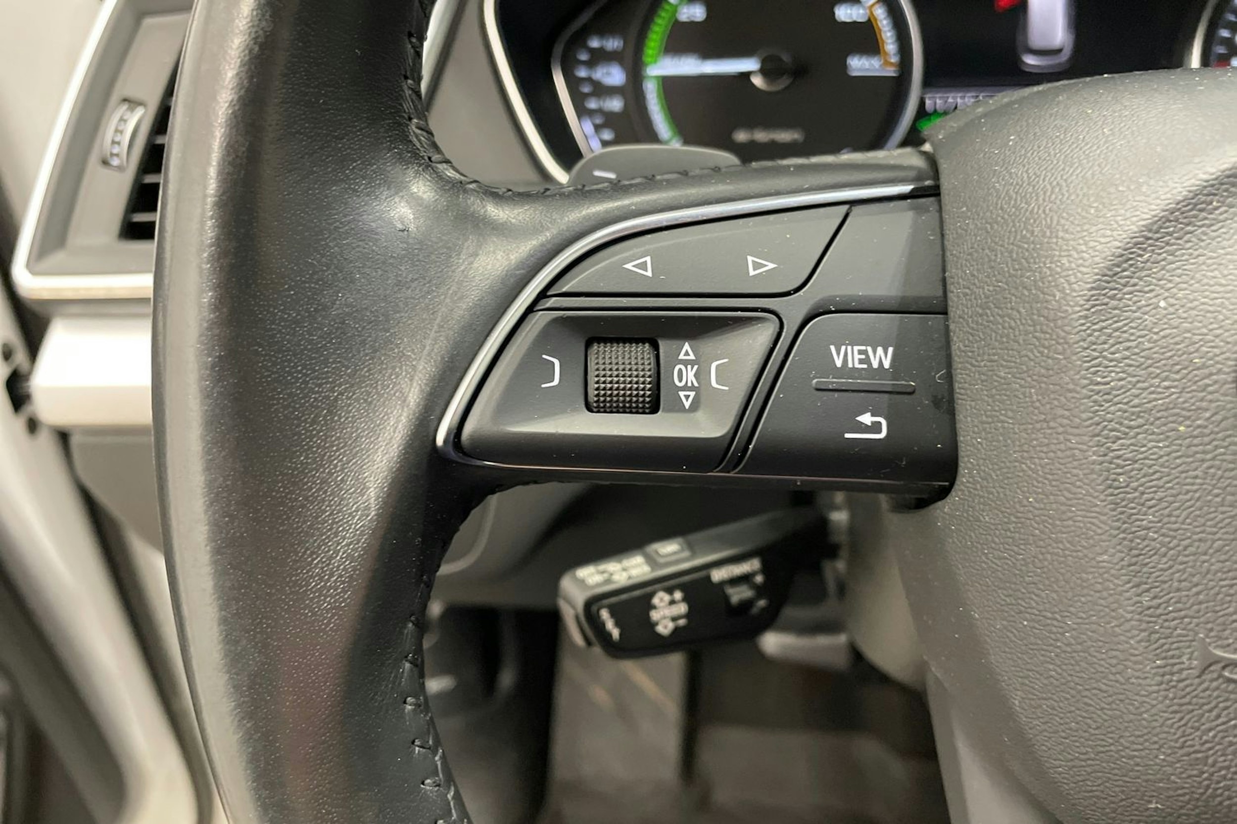 Valkoinen Audi Q5 2020 kuva 13.