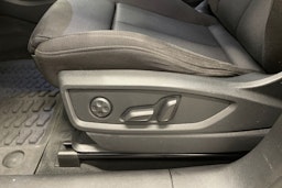 Valkoinen Audi Q5 2020 kuva 15.