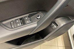 Valkoinen Audi Q5 2020 kuva 16.