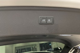 Valkoinen Audi Q5 2020 kuva 18.