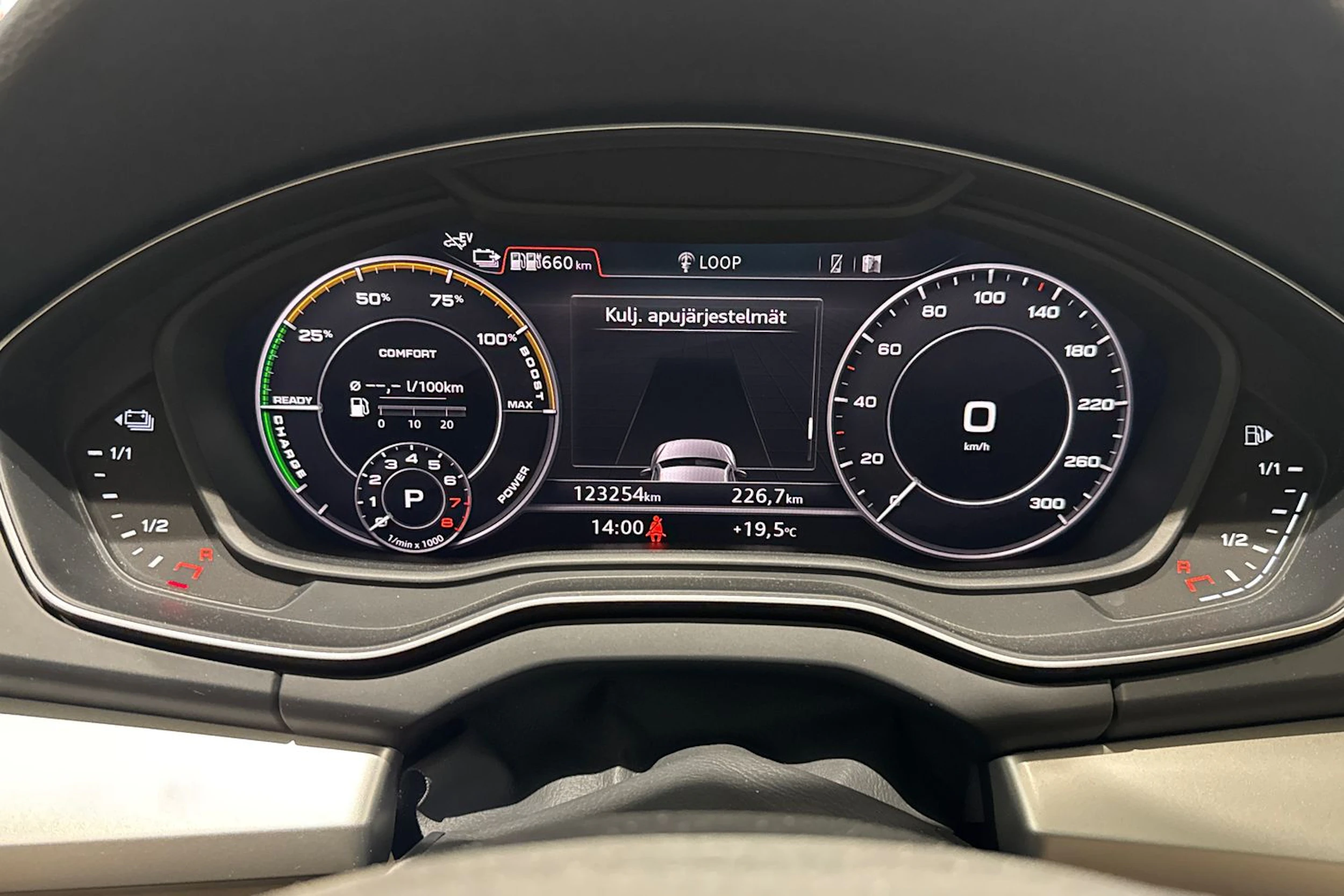 hopea Audi Q5 2020 kuva 18.