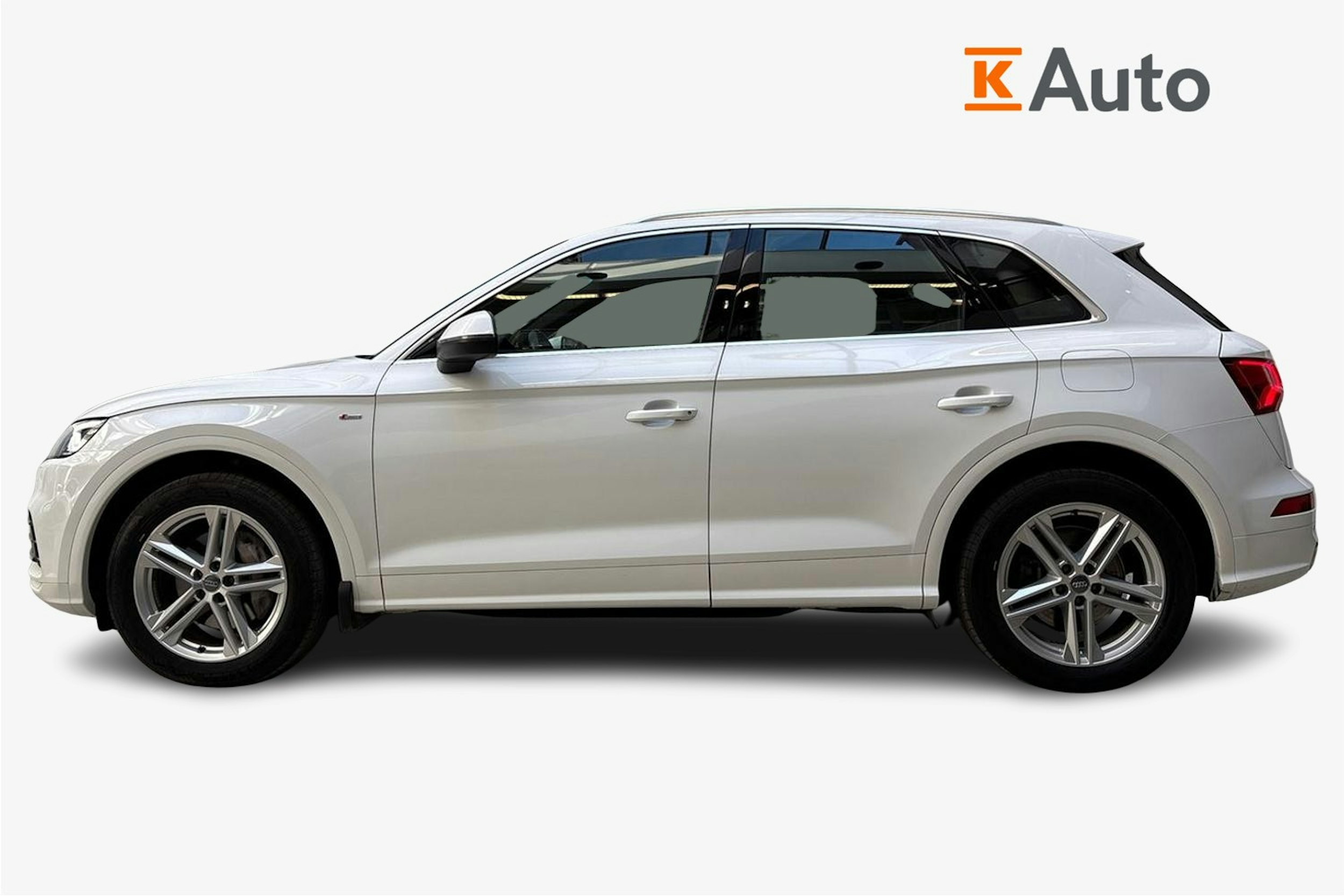valkoinen Audi Q5 2020 kuva 6.