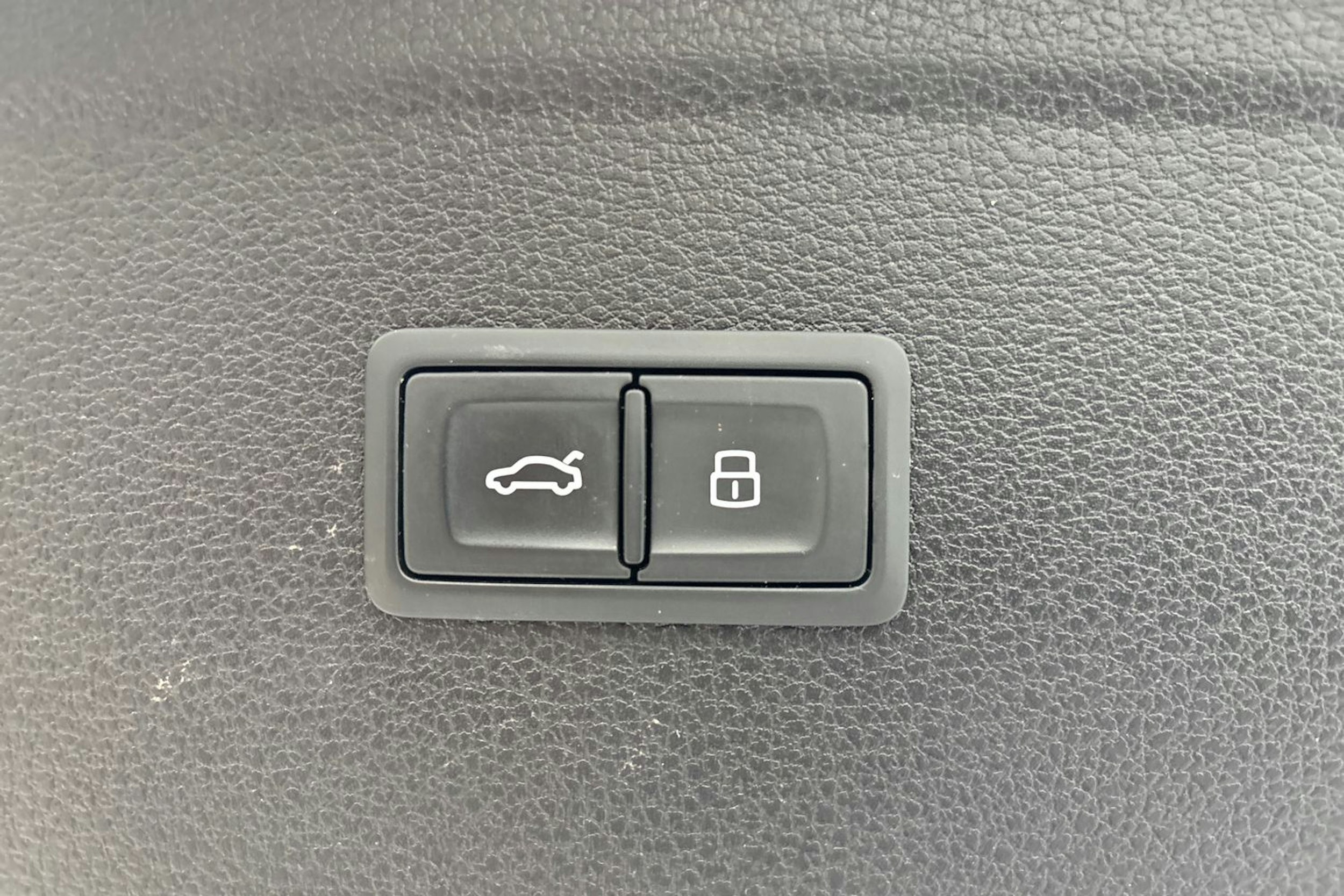 valkoinen Audi Q5 2020 kuva 16.