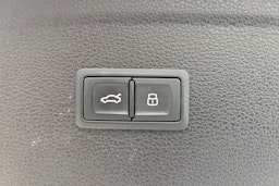 valkoinen Audi Q5 2020 kuva 16.