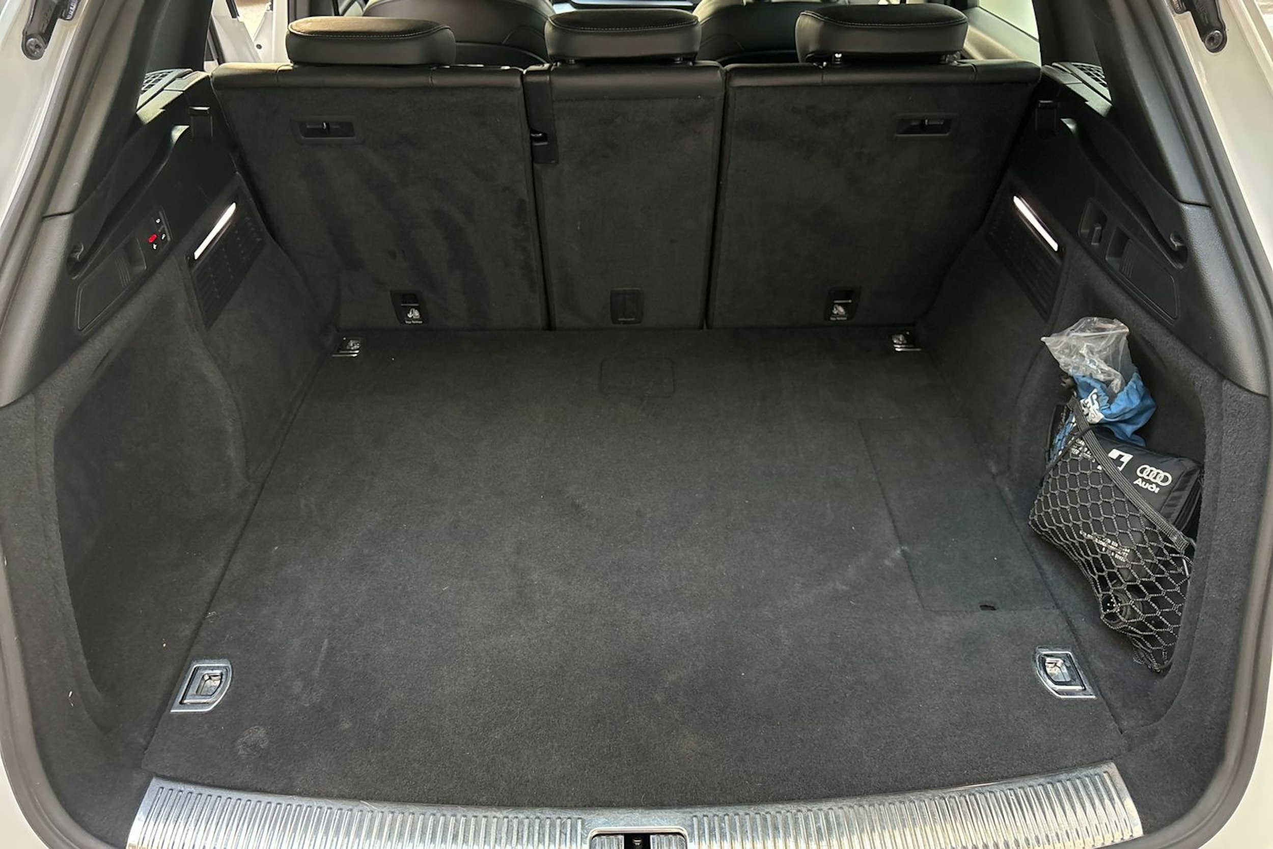 valkoinen Audi Q5 2020 kuva 17.