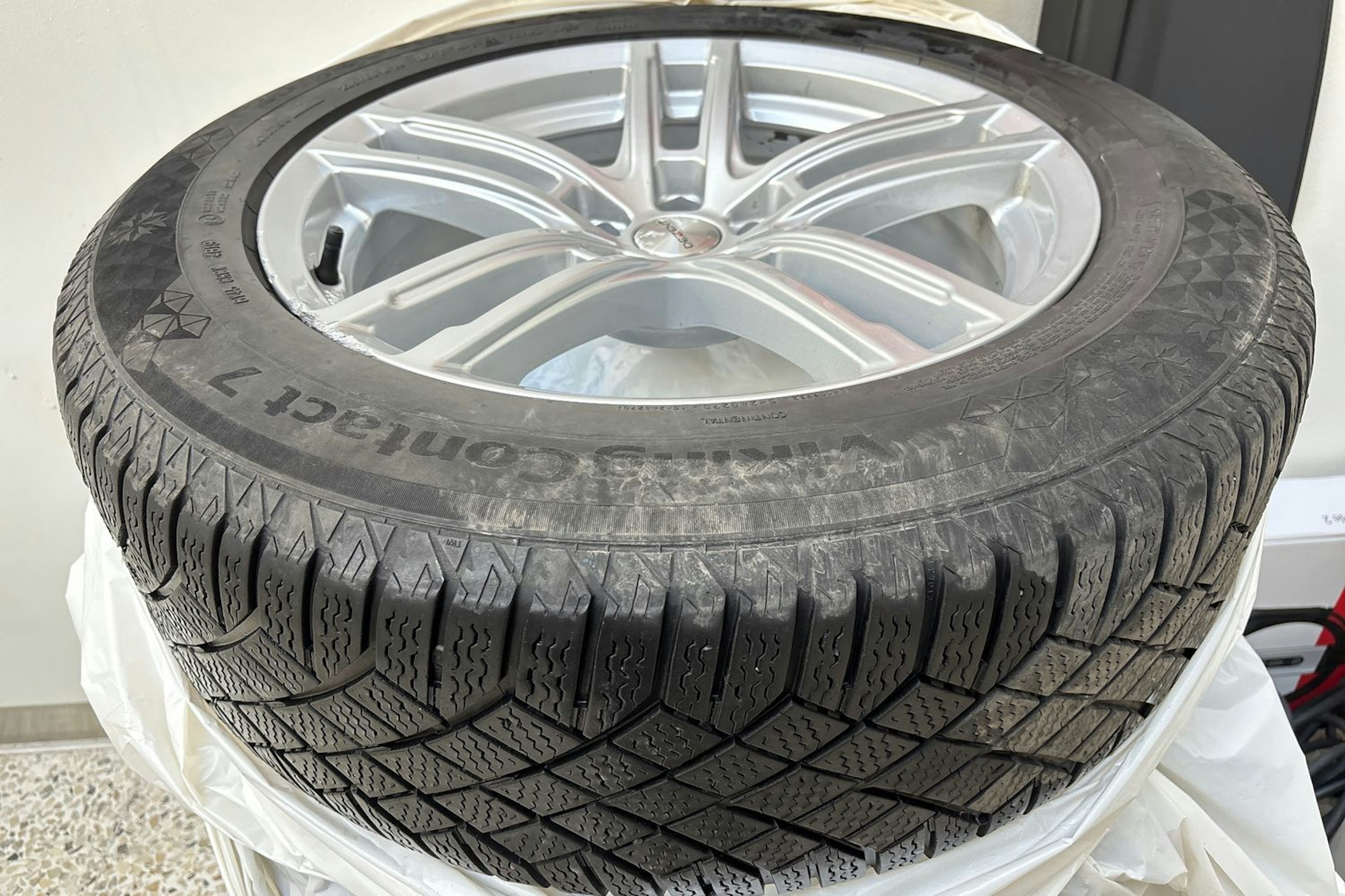 valkoinen Audi Q5 2020 kuva 18.