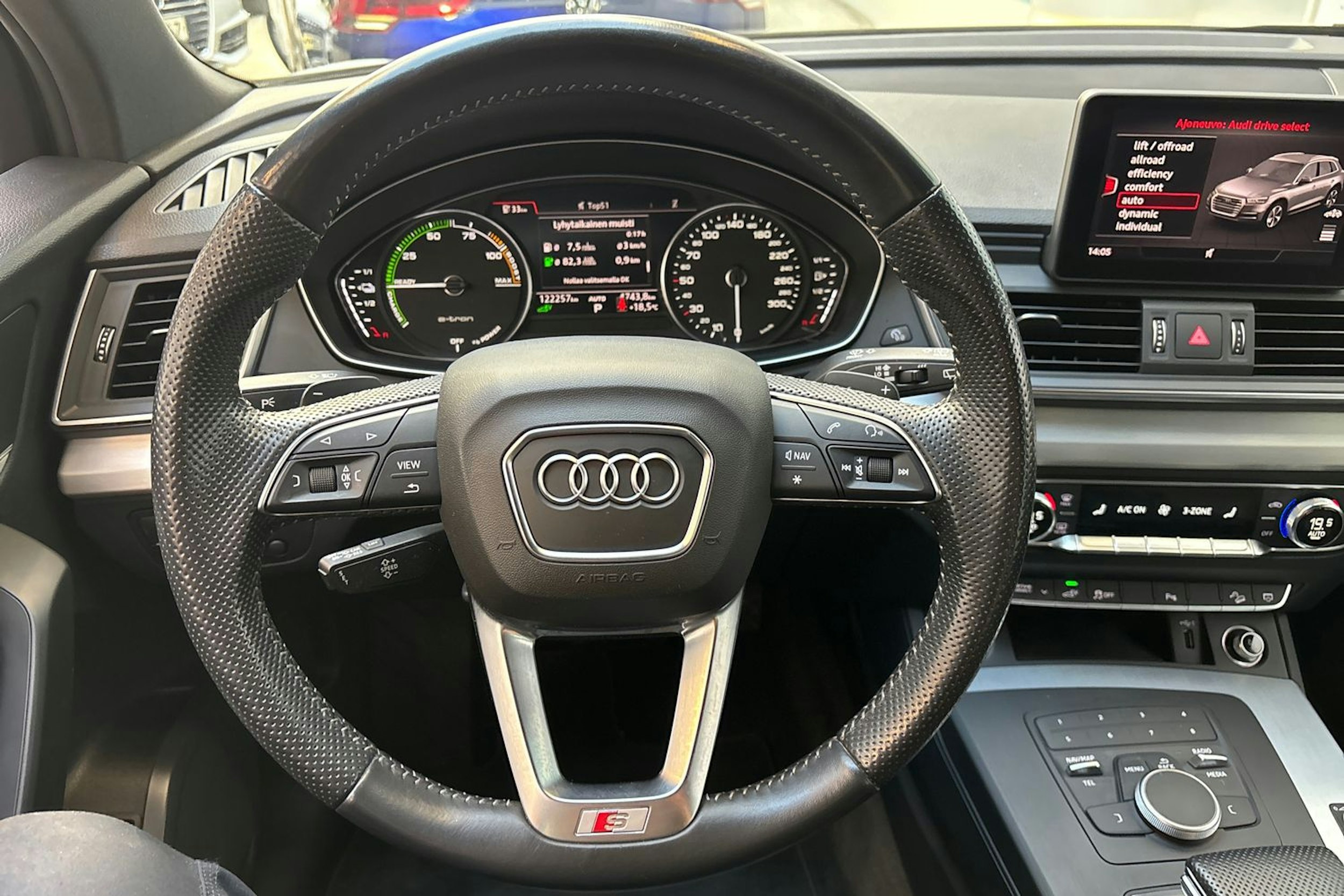 valkoinen Audi Q5 2020 kuva 21.