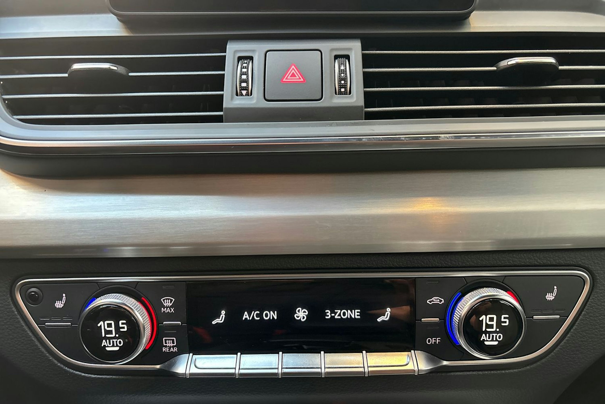 valkoinen Audi Q5 2020 kuva 28.