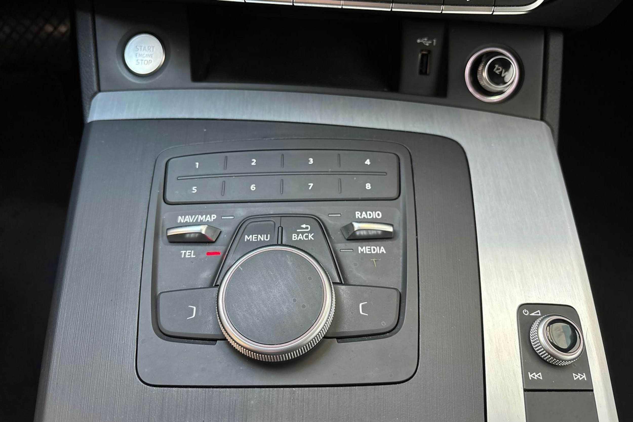 valkoinen Audi Q5 2020 kuva 29.