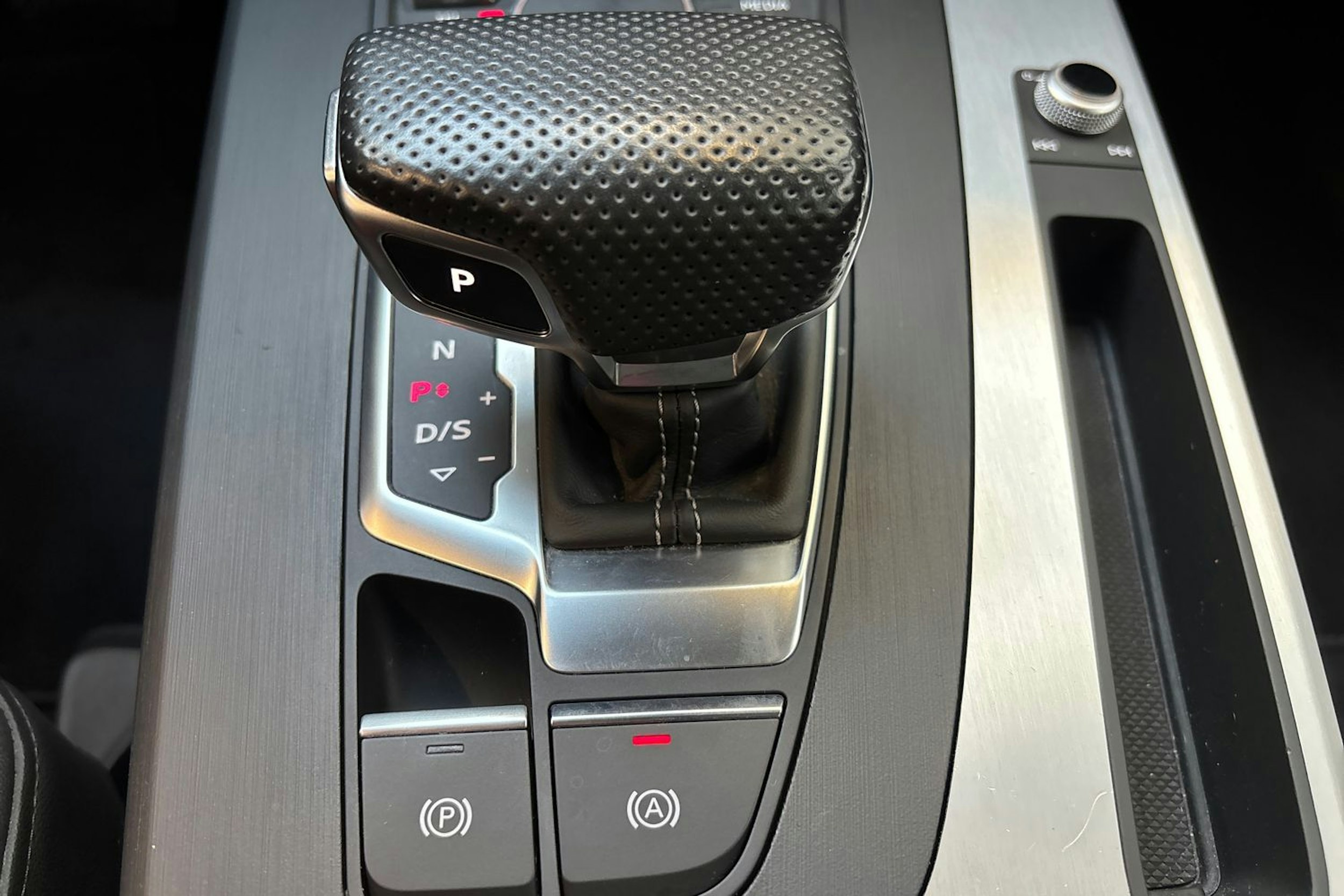 valkoinen Audi Q5 2020 kuva 30.