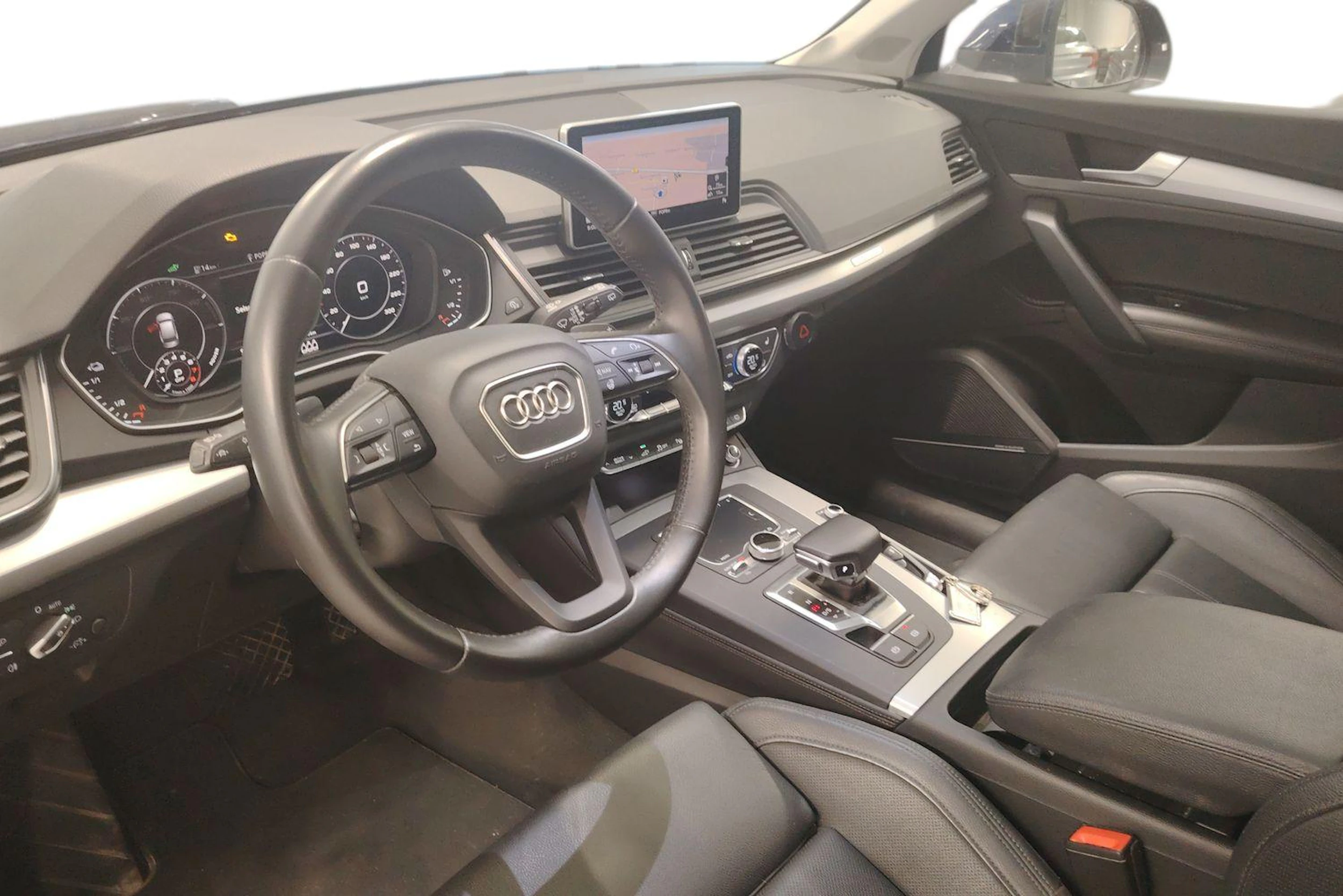 Sininen Audi Q5 2020 kuva 3.