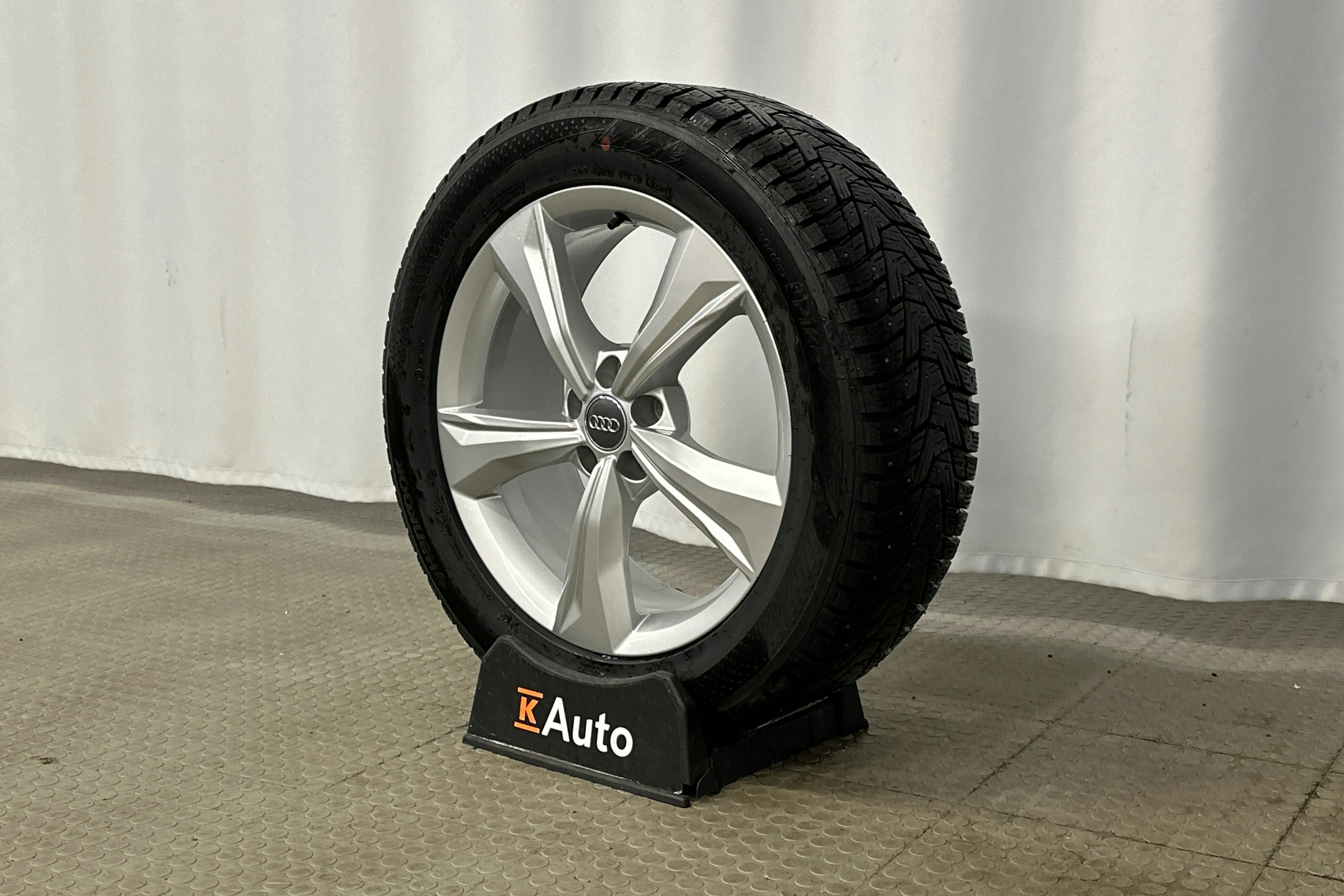 musta Audi Q5 2020 kuva 13.