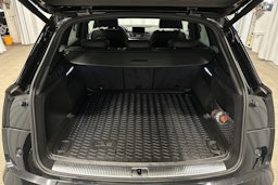 musta Audi Q5 2020 kuva 14.