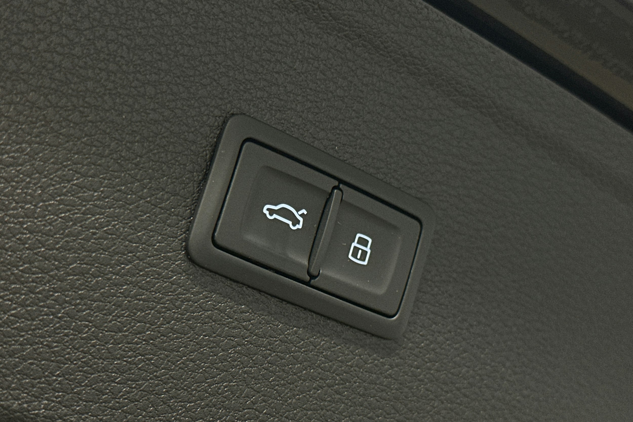 musta Audi Q5 2020 kuva 15.