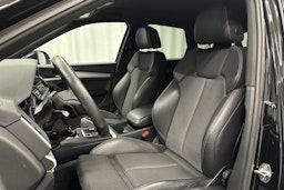 musta Audi Q5 2020 kuva 17.