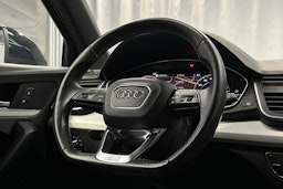 musta Audi Q5 2020 kuva 18.