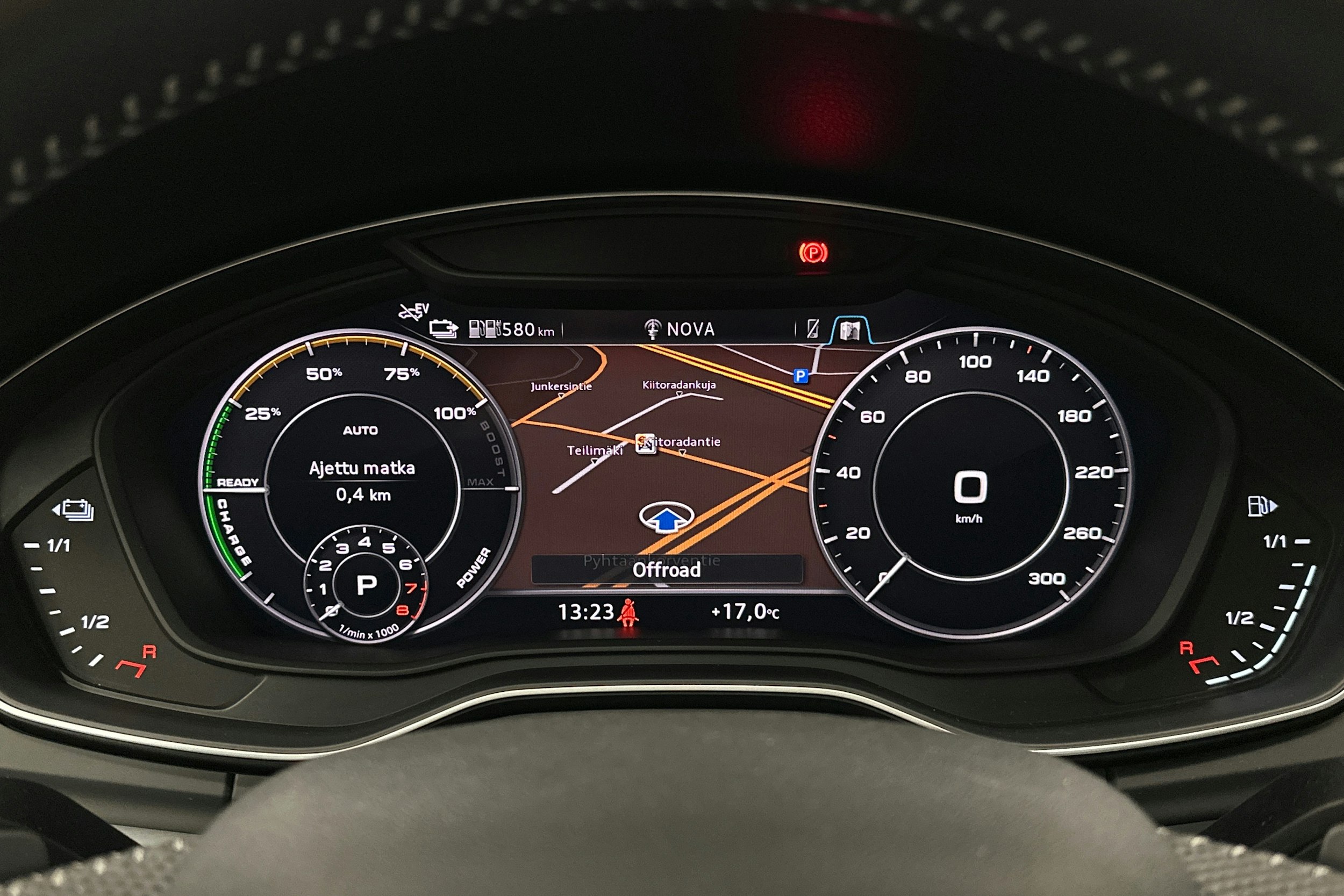 musta Audi Q5 2020 kuva 22.
