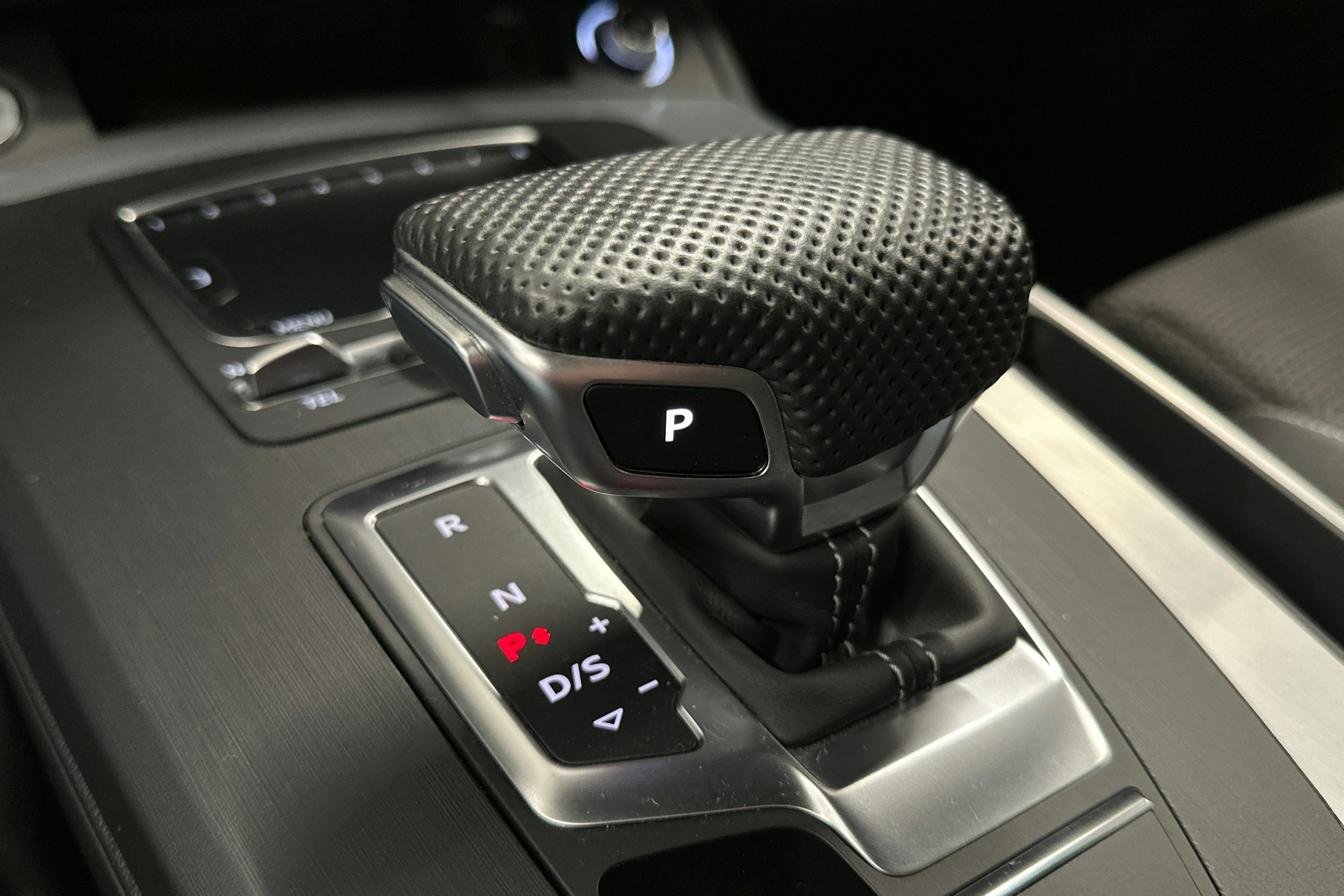 musta Audi Q5 2020 kuva 29.