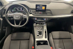 harmaa Audi Q5 2020 kuva 9.