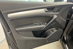 harmaa Audi Q5 2020 kuva 15.
