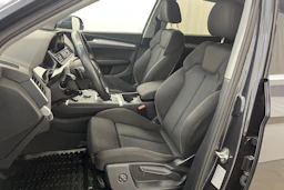 harmaa Audi Q5 2020 kuva 16.