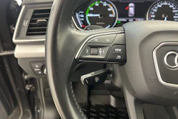 harmaa Audi Q5 2020 kuva 17.