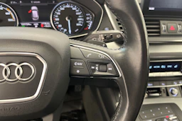 harmaa Audi Q5 2020 kuva 18.