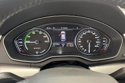 harmaa Audi Q5 2020 kuva 19.
