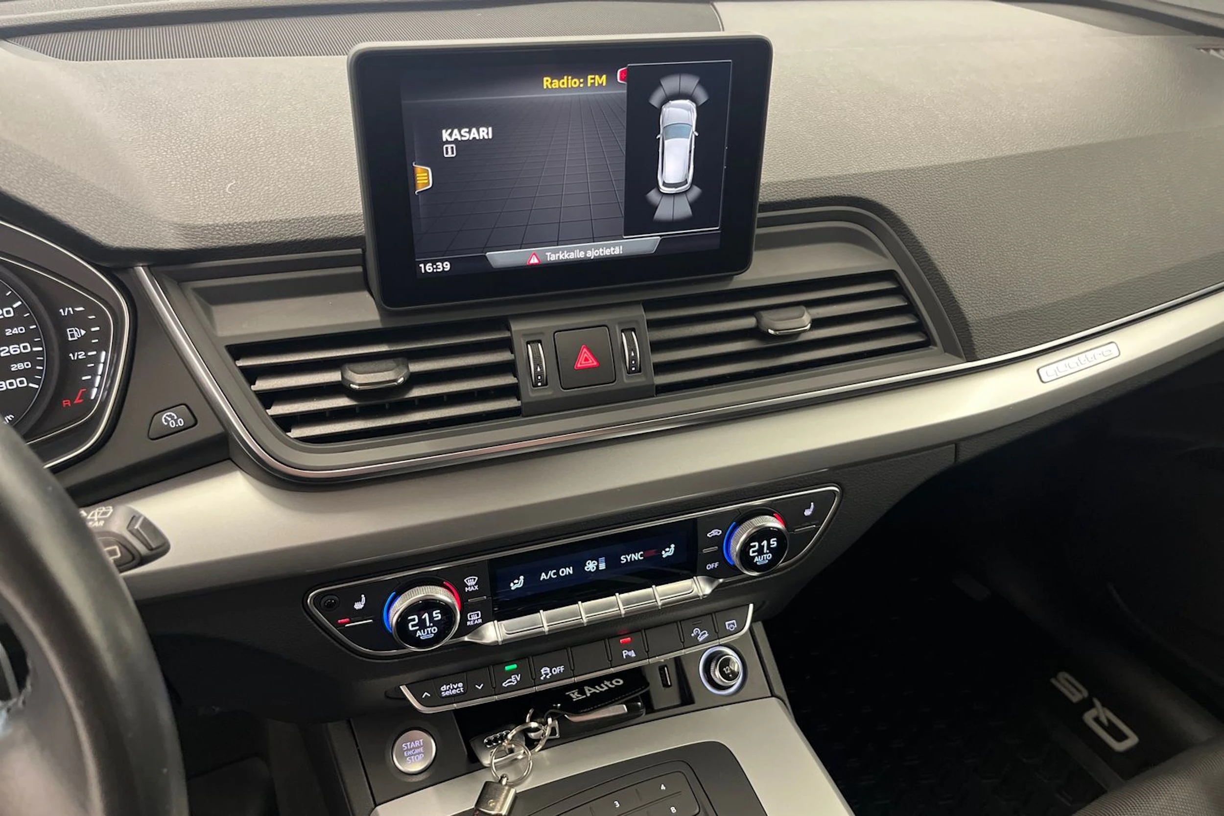 harmaa Audi Q5 2020 kuva 20.