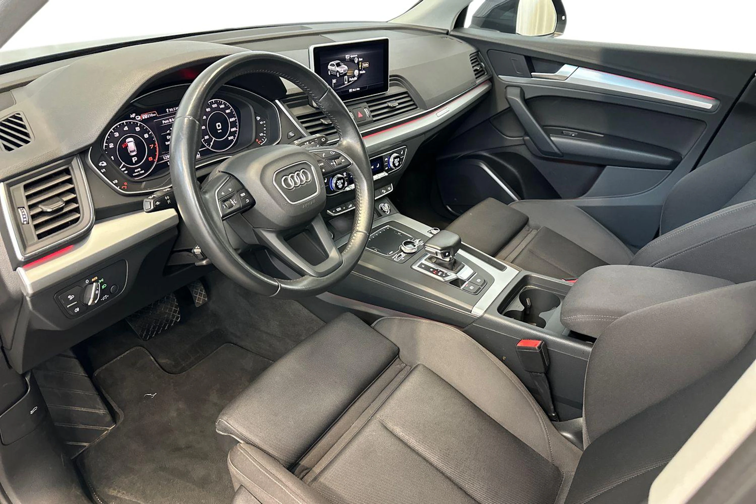 met. sininen Audi Q5 2020 kuva 6.