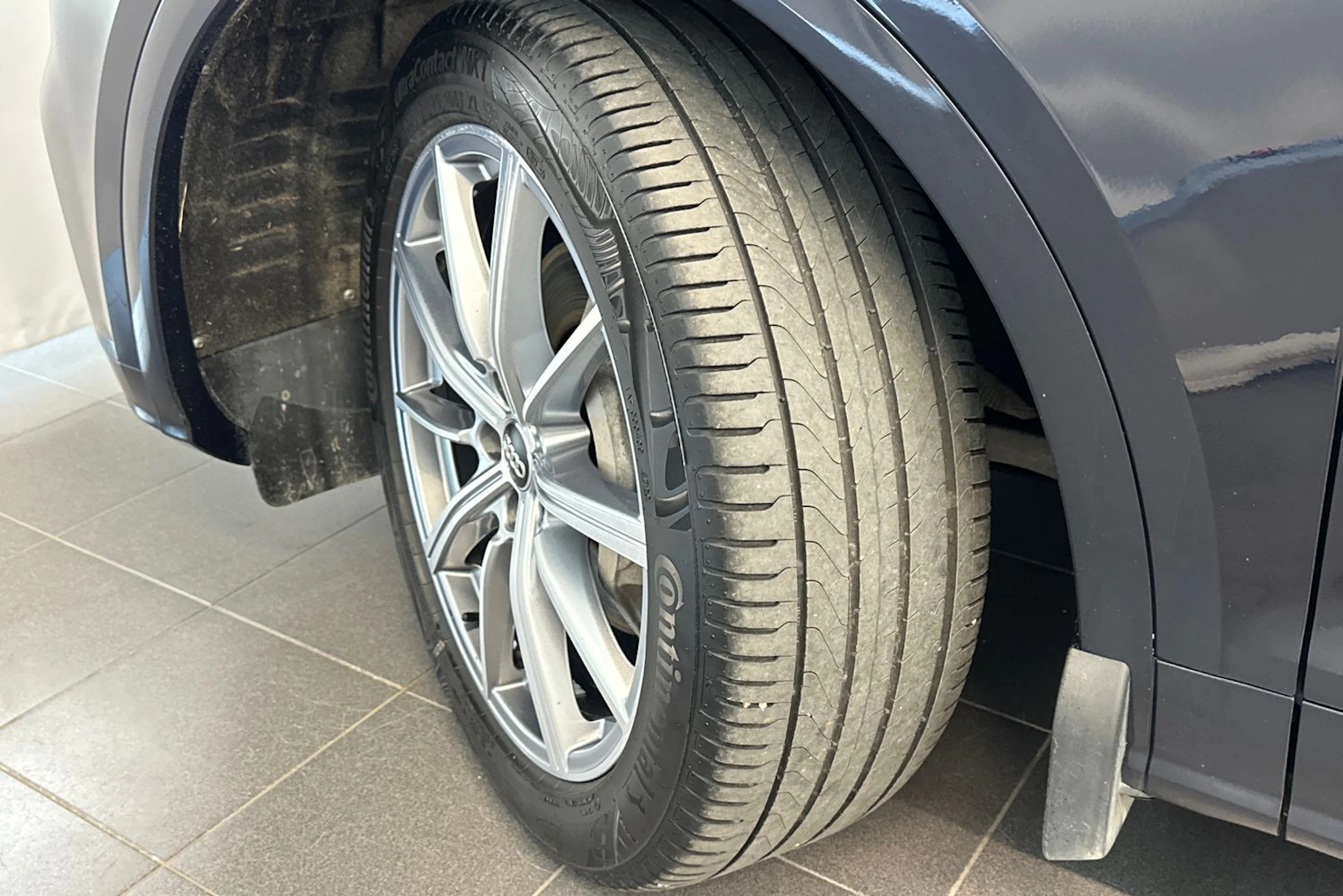 met. sininen Audi Q5 2020 kuva 10.