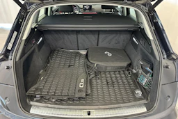 met. sininen Audi Q5 2020 kuva 13.