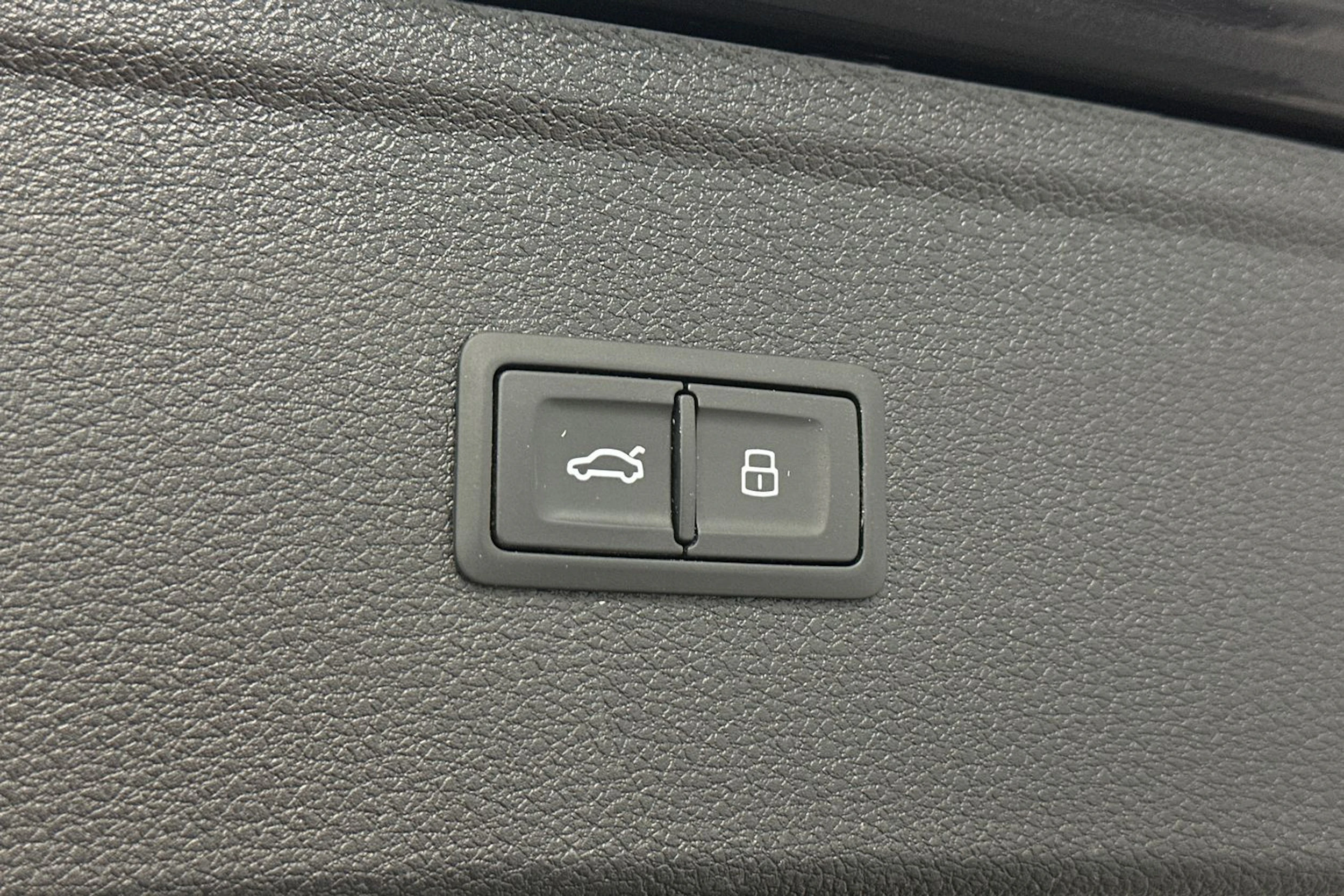 met. sininen Audi Q5 2020 kuva 15.