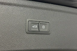 met. sininen Audi Q5 2020 kuva 15.