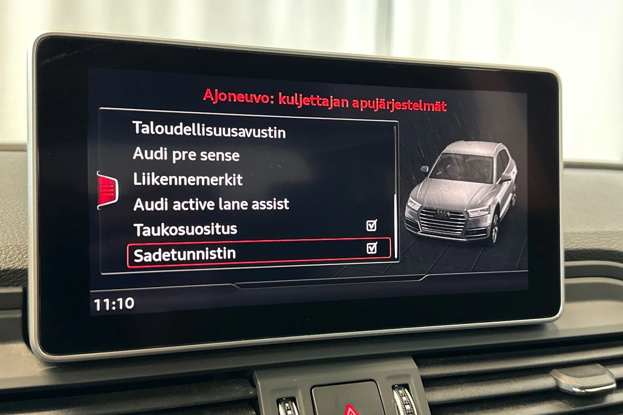 met. sininen Audi Q5 2020 kuva 26.