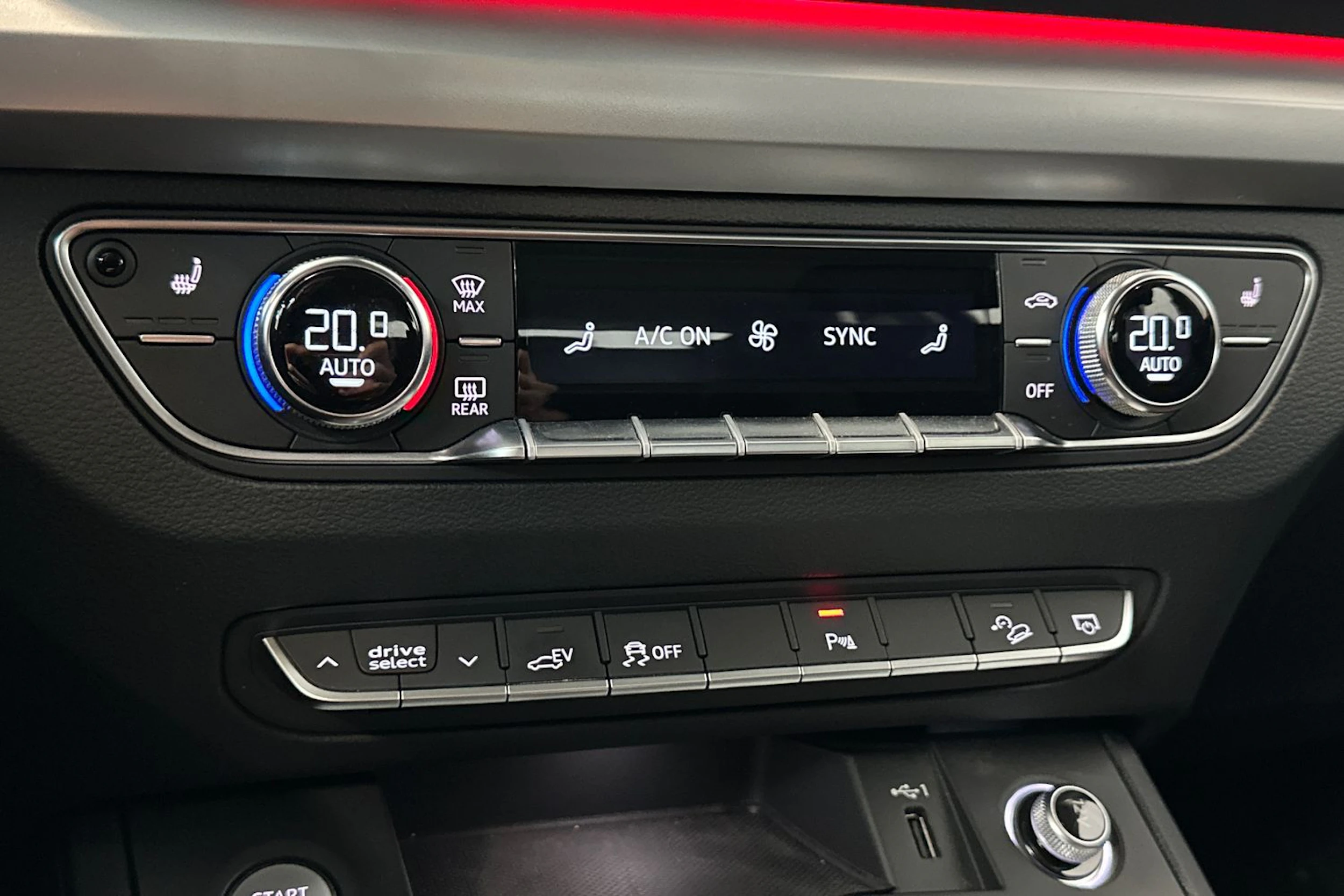 met. sininen Audi Q5 2020 kuva 27.