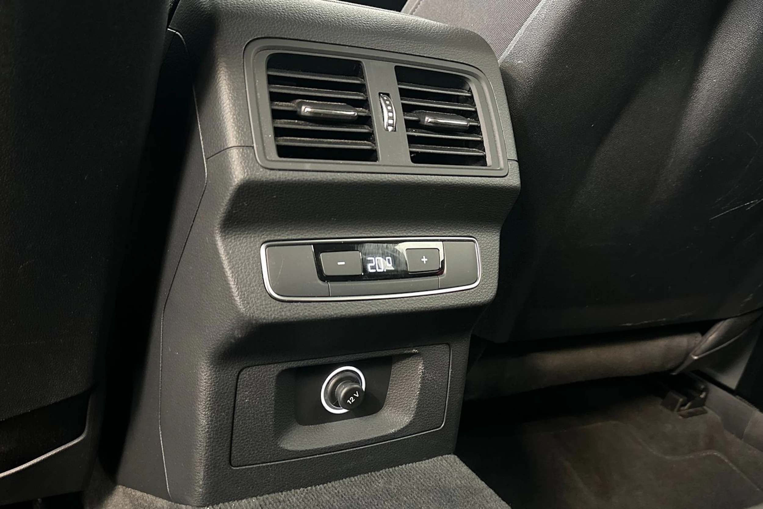 met. sininen Audi Q5 2020 kuva 36.